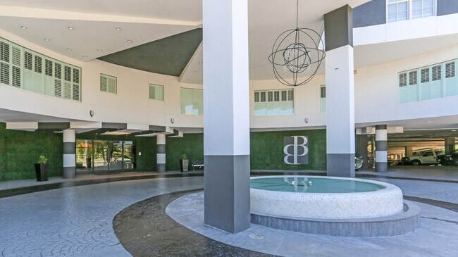 5201 Memorial Dr-Unit -636 in Houston, TX - Foto de edificio - Building Photo