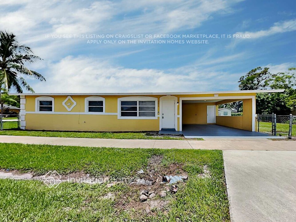 265 Jackson Ave in Greenacres, FL - Building Photo