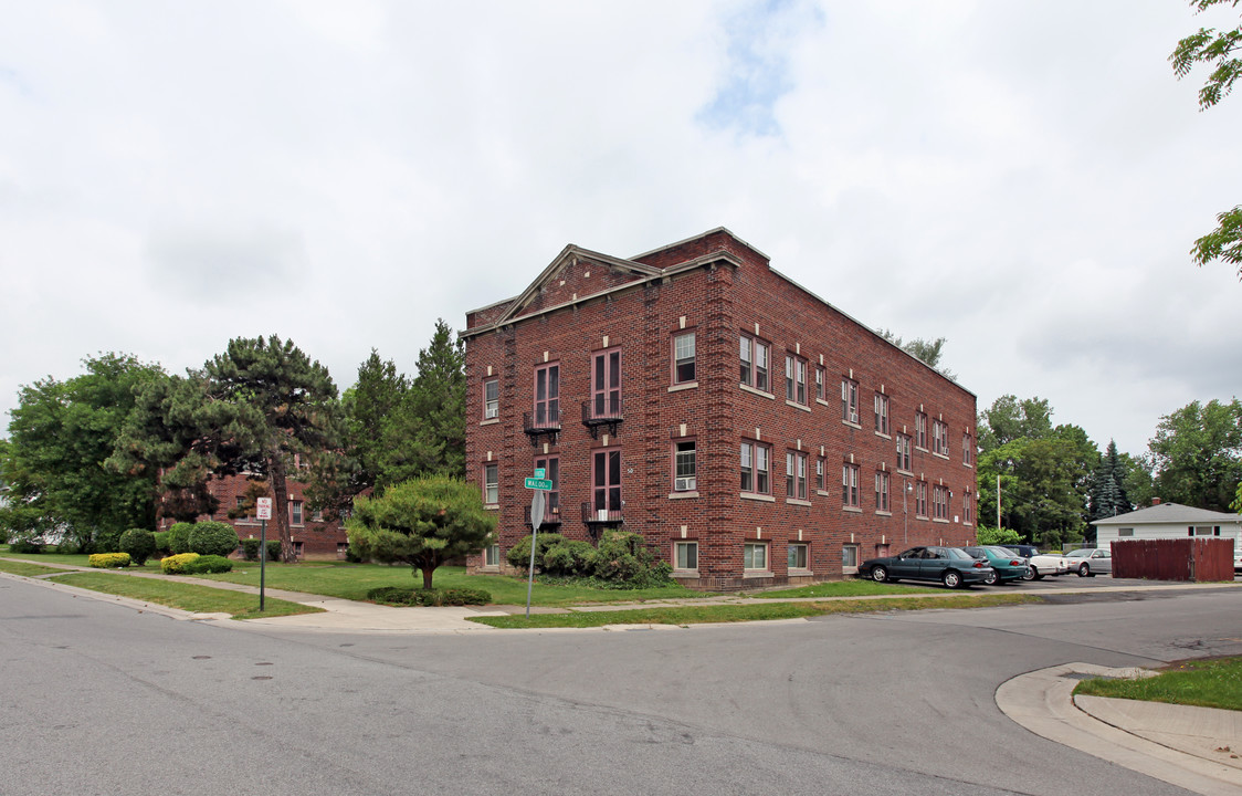 Laurelton Apartments in Rochester, NY - Building Photo