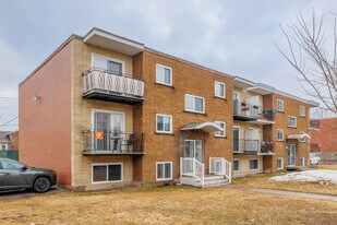 1880 Albert-Murphy Av in Laval, QC - Building Photo