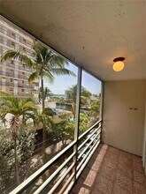 2935 NE 163rd St, Unit 3P in North Miami Beach, FL - Building Photo - Building Photo
