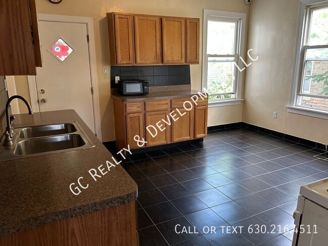 10225 S Perry Ave in Chicago, IL - Building Photo - Building Photo