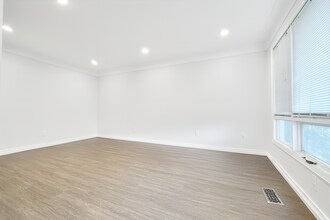 256 Glennie Ave in Hamilton, ON - Building Photo - Building Photo
