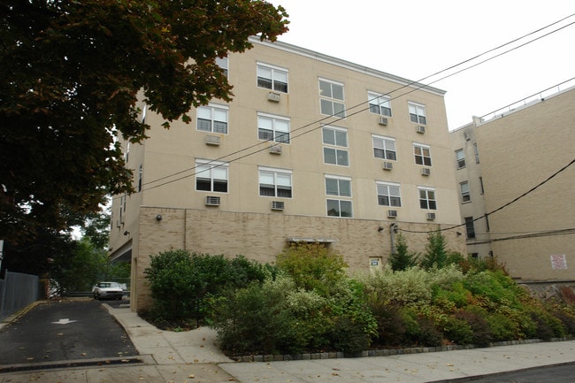 97 Bruce Ave in Yonkers, NY - Building Photo - Building Photo