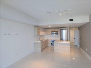 16385 Biscayne Blvd, Unit 2704 in Sunny Isles Beach, FL - Building Photo - Building Photo