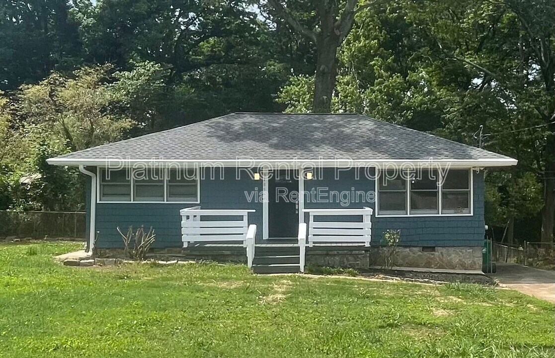 3485 Maplehurst Dr in Decatur, GA - Building Photo