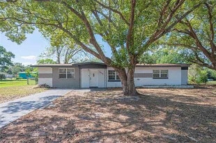 2410 Ave C NW in Winter Haven, FL - Building Photo