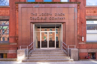 167 Wayne St in Jersey City, NJ - Foto de edificio - Building Photo