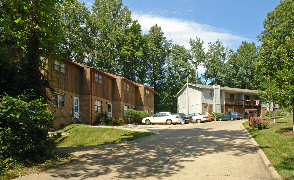 Hamlet Way in Charleston, WV - Building Photo