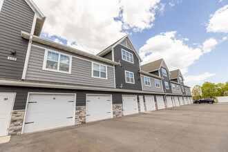 Chapel Hill Apartments in Green Bay, WI - Building Photo - Building Photo