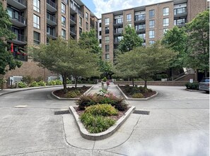 200 Manufacturers Rd in Chattanooga, TN - Building Photo - Building Photo