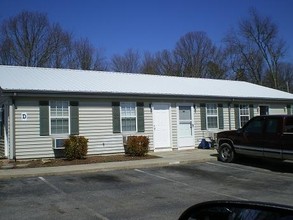 304 W Briar Ave in Jamestown, TN - Building Photo - Building Photo