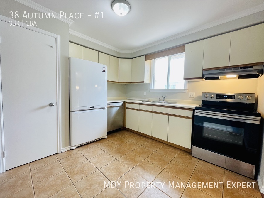 38 Autumn Pl in St Catharines, ON - Building Photo