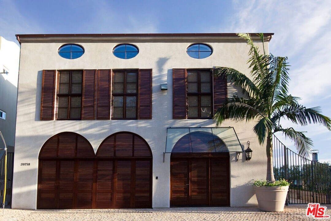 20758 Pacific Coast Hwy in Malibu, CA - Building Photo