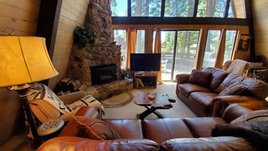 7549 Forest Glen Dr in Tahoe Vista, CA - Building Photo - Building Photo