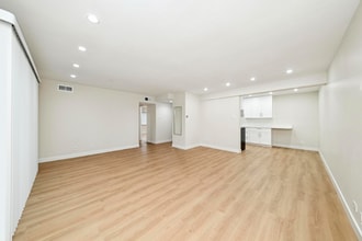 700 Perrie Dr in Elk Grove Village, IL - Building Photo - Building Photo