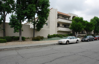 325 E Santa Anita Ave in Burbank, CA - Building Photo - Building Photo