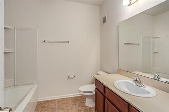4908 Key Lime Dr, Unit 301 in Jacksonville, FL - Building Photo - Building Photo