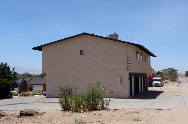 19048 Outer Hwy 18 in Apple Valley, CA - Building Photo - Building Photo