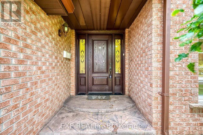 1135 Montrose Abbey Dr in Oakville, ON - Building Photo - Building Photo