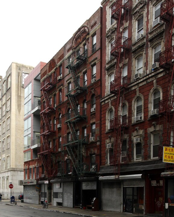 247 Broome St in New York, NY - Building Photo