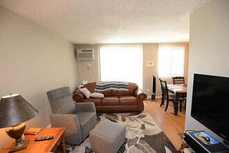 Pickering Tower Apartments in Amherstburg, ON - Building Photo - Building Photo
