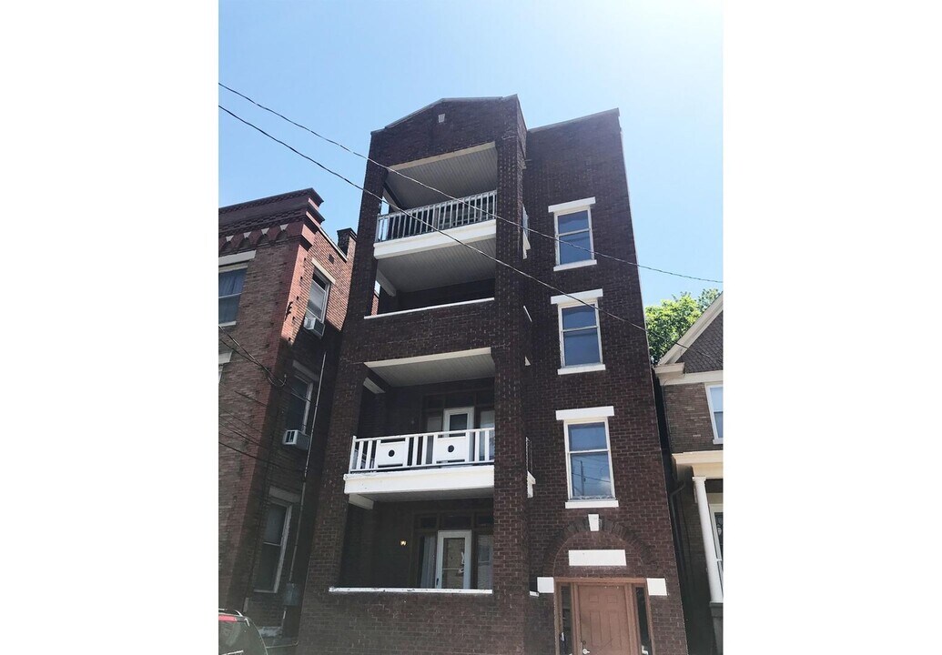 3238 Bishop St in Cincinnati, OH - Building Photo