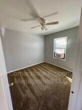 8275 Lakeview Dr in De Soto, KS - Building Photo - Building Photo