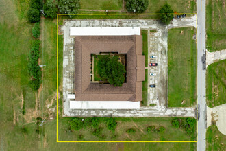 Colonial Manor in Cuero, TX - Foto de edificio - Building Photo