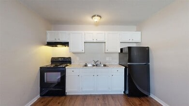 500 Foch St, Unit 7 in Bryan, TX - Foto de edificio - Building Photo