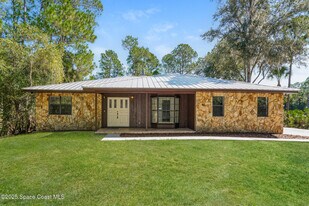 7001 Windover Way in Titusville, FL - Building Photo