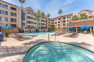 Veranda La Jolla in San Diego, CA - Building Photo - Building Photo