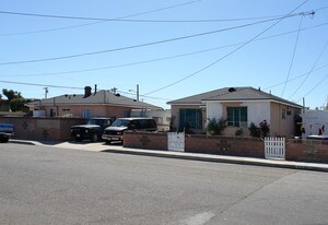 161-163 E C St in Port Hueneme, CA - Building Photo