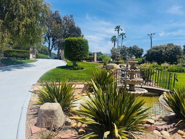 115 Vientos Rd in Camarillo, CA - Building Photo - Building Photo