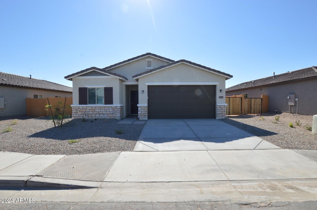 2567 N Kenna Pl in Casa Grande, AZ - Building Photo