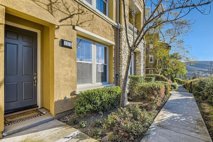 1372 Dandelion Way, Unit 2 in San Marcos, CA - Building Photo