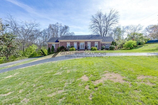 1227 Carl Seyfert Memorial Dr in Brentwood, TN - Building Photo - Building Photo