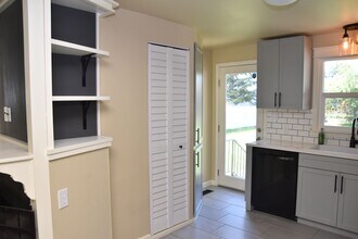 2407 Lexington St in Steilacoom, WA - Building Photo - Building Photo