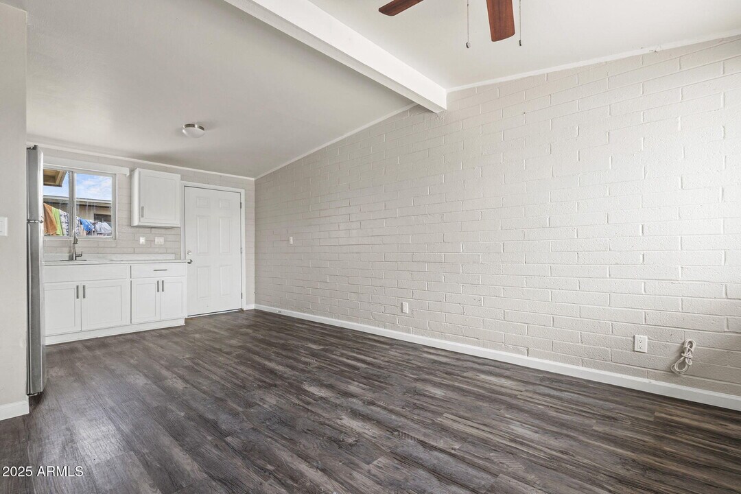 221 5th Ave E in Buckeye, AZ - Building Photo