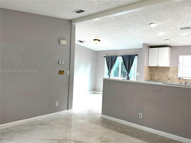7541 Atlanta St in Hollywood, FL - Building Photo - Building Photo