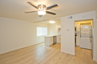 Highland 24 in Phoenix, AZ - Building Photo - Interior Photo