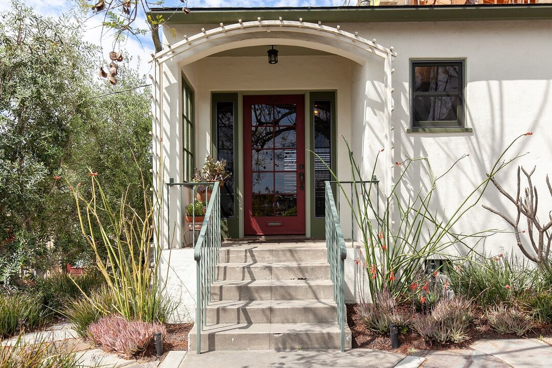820 W Nutmeg St in San Diego, CA - Building Photo