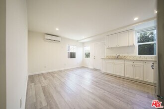 229 E 85th St in Los Angeles, CA - Building Photo - Building Photo