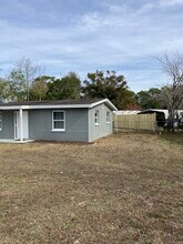 7461 W Village Dr in Homosassa, FL - Building Photo - Building Photo