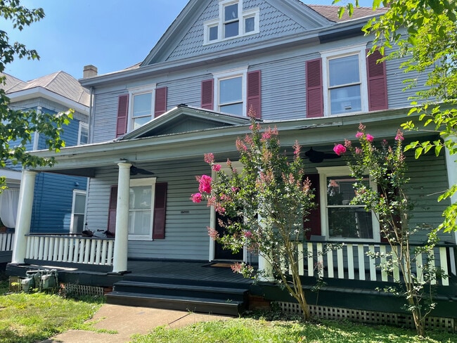812 Marshall Ave SW, Unit Apartment B