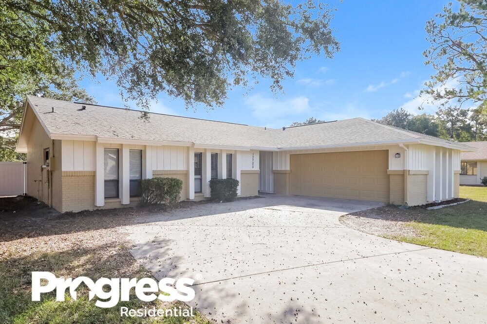 13700 Whitby Rd in Hudson, FL - Building Photo