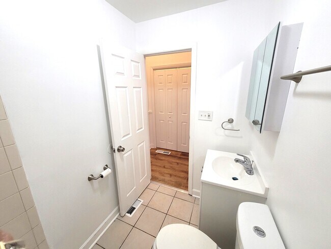 7552 S Parnell Ave-Unit -1 in Chicago, IL - Building Photo - Building Photo