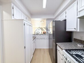 11839 Burbank Blvd in Los Angeles, CA - Building Photo - Building Photo