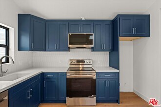 3792 S Van Ness Ave in Los Angeles, CA - Building Photo - Building Photo
