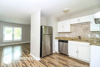 4708 Wakewood Dr, Unit E24 in Greensboro, NC - Building Photo - Building Photo